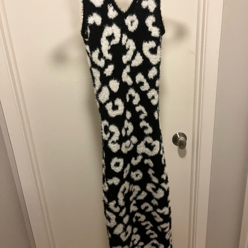 Stylish Black and White Sleeveless Dress
